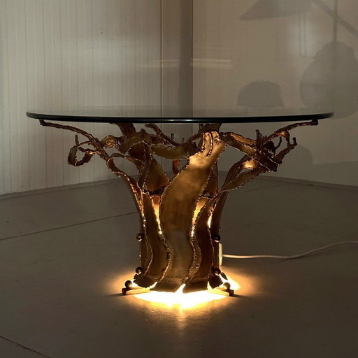 Table basse brutaliste illuminée en laiton foncé, années 1960