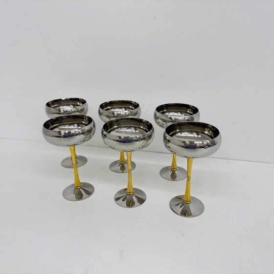 Image 1 of Set van 6 Italiaanse champagneglazen van roestvrij staal en messing uit het midden van de 20e eeuw, jaren 70.