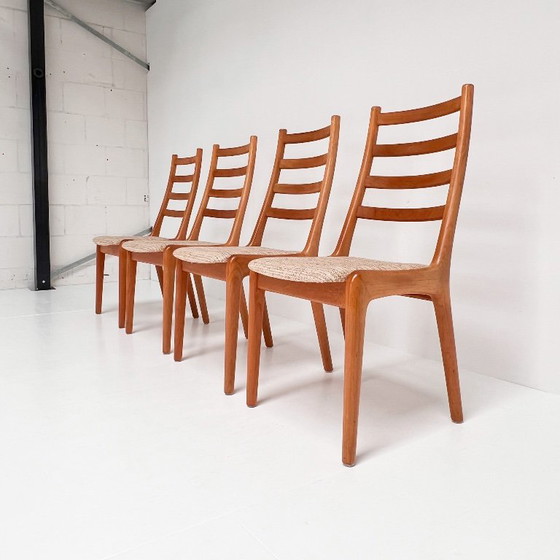 Conjunto de sillas danesas con patas torneadas de JK Mobler, década de 1970. – Sillas de comedor, Textile (photo 3 of 15)