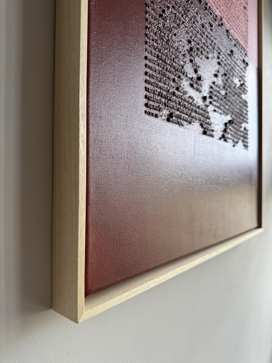 Quadro minimalista con texture rosa e marrone, con cornice flottante in legno naturale (50x70 cm) (photo 6 of 6)