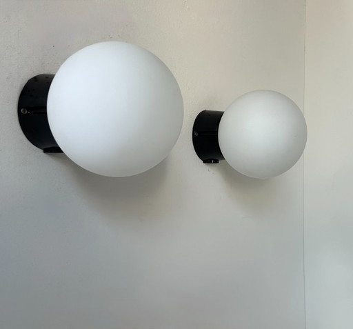 Coppia di applique vintage Raak, opalina e bachelite, Paesi Bassi 1970