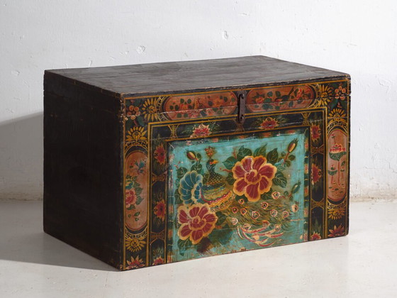 Baule cinese antico dipinto in legno di pino – Cina, circa 1900 – Armadi contenitori (photo 5 of 40)