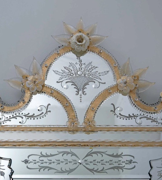 Image 1 of Specchio veneziano in vetro di Murano con fiori dorati del XX secolo