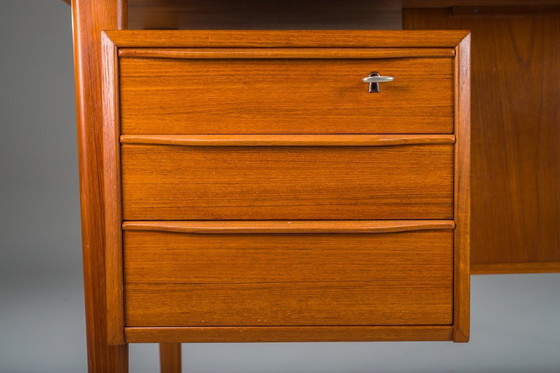 Image 1 of  Dänischer Teakholz-Schreibtisch von Peter Lovig Nielsen für Hedensted Mobelfabrik, 1974