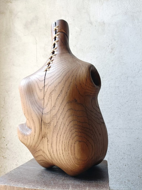 Image 1 of Vase/Skulptur aus geschnitzter massiver Eiche