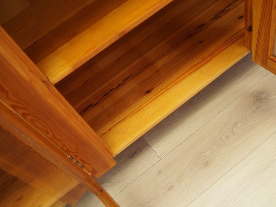 Image 1 of Vetrina in pino, design danese, anni '80, produzione: Danimarca