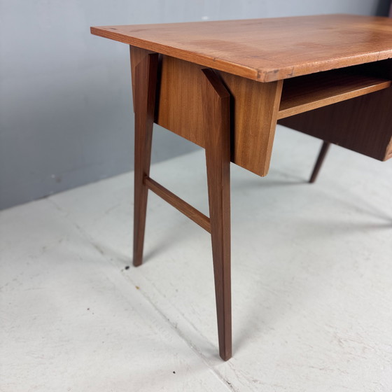 Image 1 of Vintage Deens ontwerp teak bureau