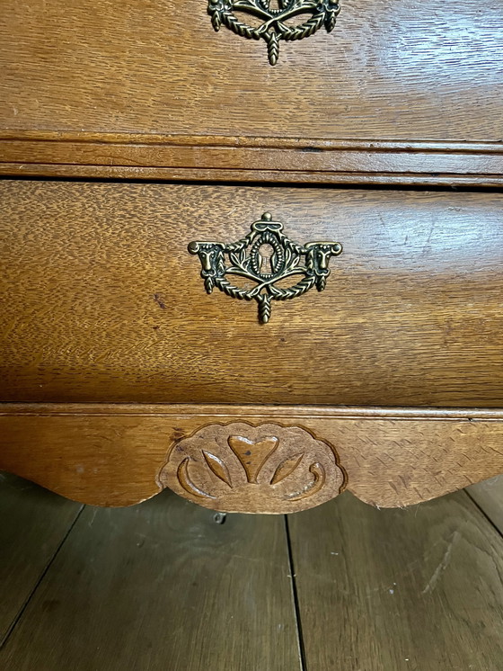 Image 1 of Antiek buikkastje in massief hout – elegant & tijdloos