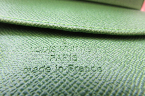 Image 1 of Porte feuille compact L.Vuitton,monogrammé perforé , intérieur vert