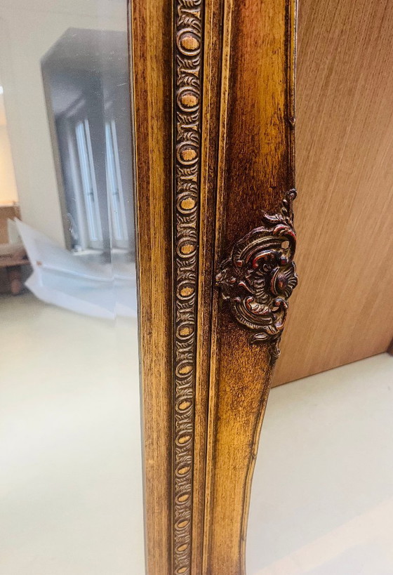 Image 1 of Großer, antiker Spiegel mit geschnitztem, goldgerahmtem Rahmen