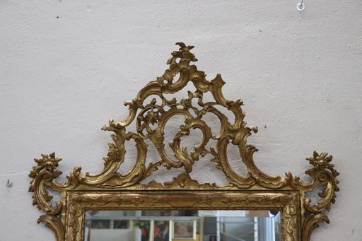 Specchio da parete in legno intagliato e dorato in stile Luigi XVI, Italia, inizio XX secolo