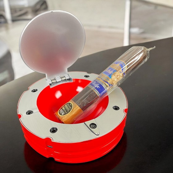 Image 1 of Posacenere Ferrari F1 in metallo e smalto rosso Asbak