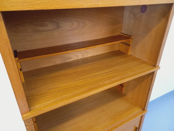 Image 1 of Librería antigua de madera de roble de la década de 1960.