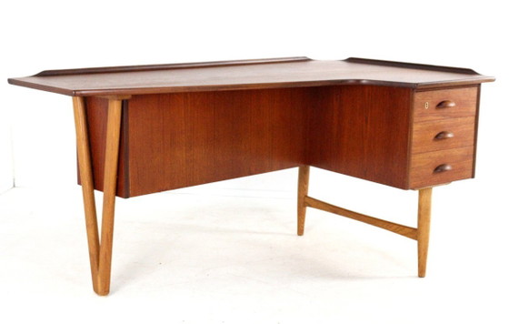 Image 1 of Peter Løvig Nielsen voor Hedensted Møbelfabrik boomerang bureau vintage 