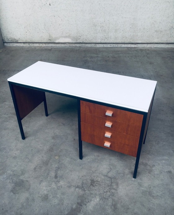 Image 1 of Scrivania di design olandese in stile moderno di metà secolo, Paesi Bassi, anni '60