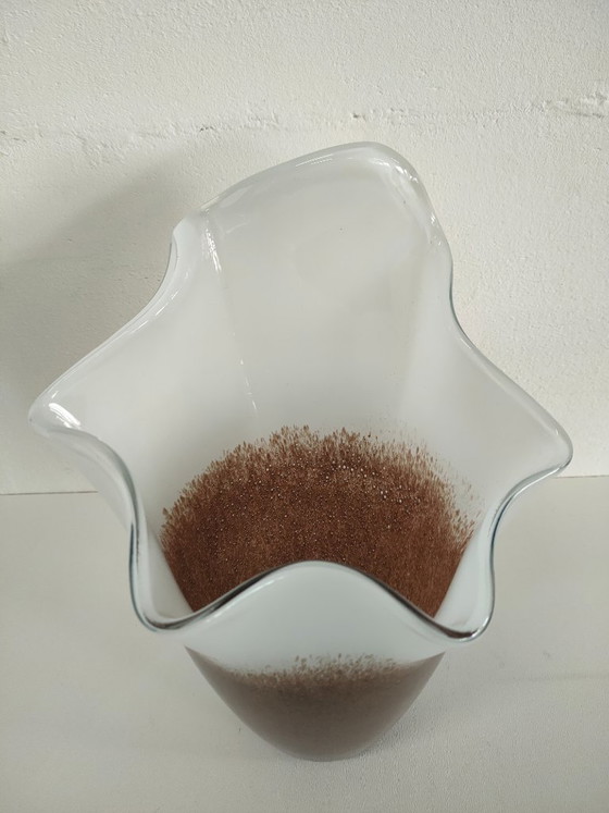 Fazzaletto Vaso Vetro bianco latte con struttura marrone, Vasi, Modern (foto 8 di 8)