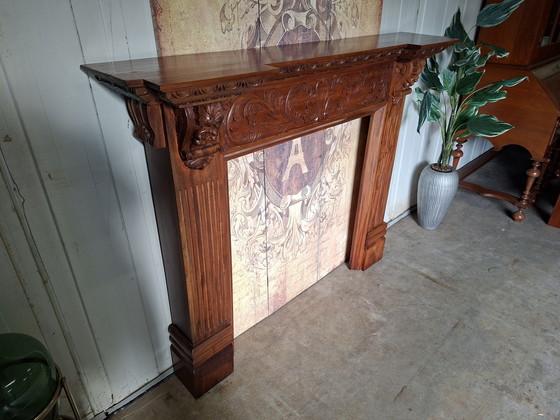 Image 1 of Klassischer, geschnitzter Kaminrahmen, Maße: 158 x 32 cm, Höhe: 126 cm.

Innenmaße: 87,5 cm breit, Höhe: 94,5 cm.