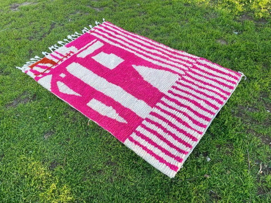 Image 1 of Magnifique Tapis artisanal rose 250cmx150cm 