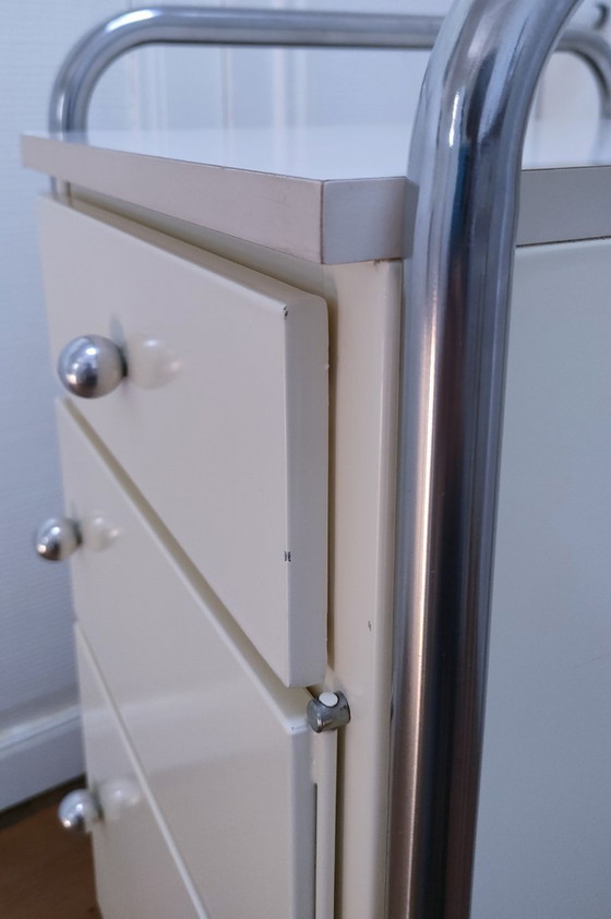 Image 1 of Comodino anni '80 in metallo laccato in acciaio inox