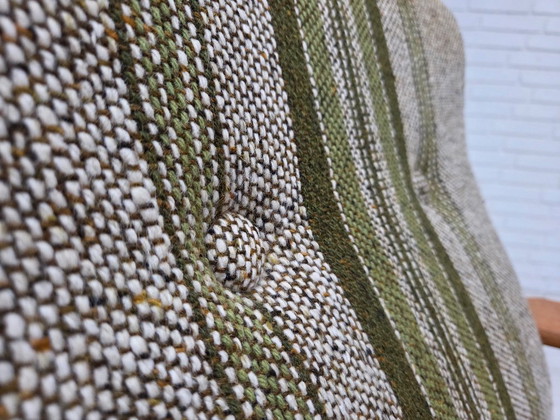 Image 1 of Fauteuil danois des années 1970, tissu d'ameublement d'origine en laine, bois de chêne massif.