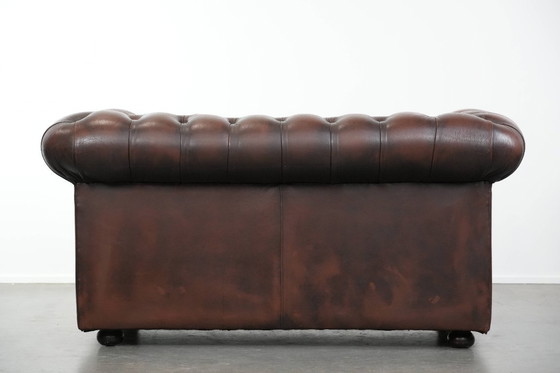Image 1 of Canapé Chesterfield vintage 2 places en cuir de vachette marron foncé, de style anglais