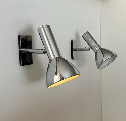 Coppia di applique orientabili in metallo cromato, Francia 1970