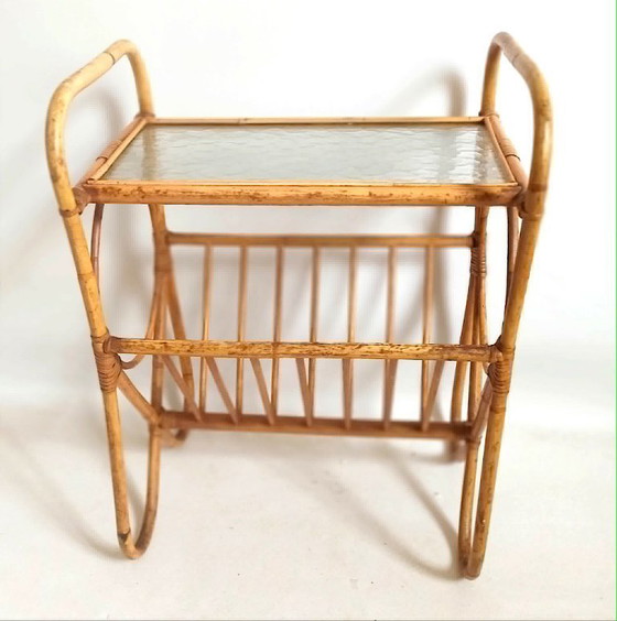 Image 1 of Table d'appoint et porte journaux Rotin Années 60