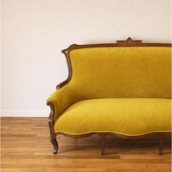 Image 1 of Sofa im Jugendstil aus Walnussholz und senffarbenem Samt