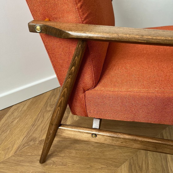 Image 1 of Vintage oranje Poolse fauteuil: loungestoel uit het midden van de 20e eeuw, gerestaureerd.