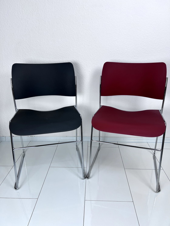 Image 1 of 2 x HOWE 40/4 bijzetstoel - Iconisch ontwerp