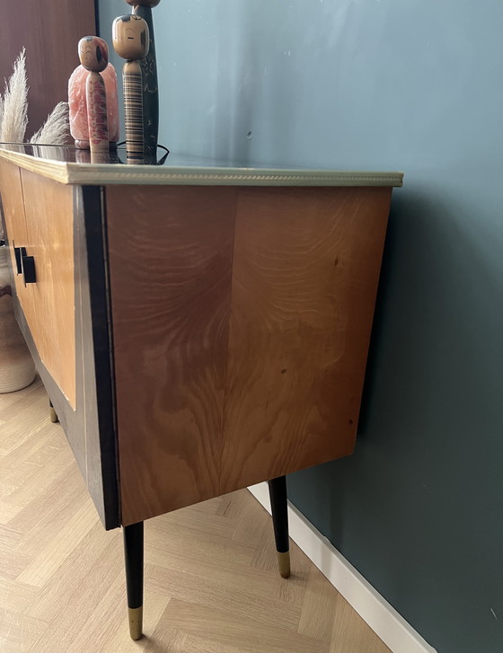 Image 1 of Buffet style rockabilly des années 1950 avec plateau en verre