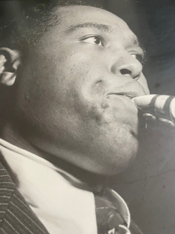 Image 1 of William P. Gottlieb, Charlie Parker, poster vintage in bianco e nero con cornice del famoso musicista jazz