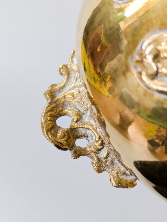 Fioriera vintage in ottone con piedini e manici decorati. – Vasi per piante, Brass (photo 8 of 15)