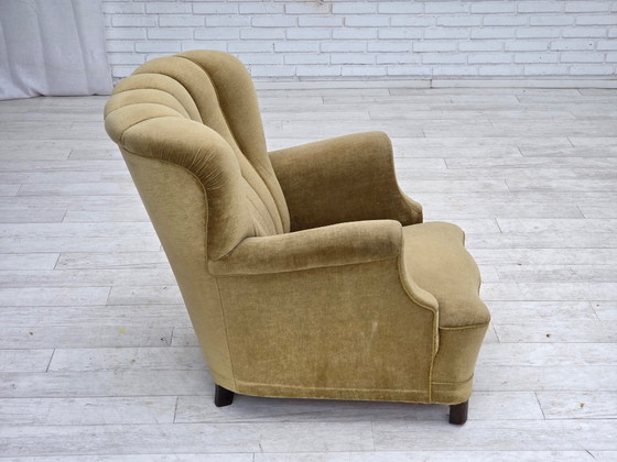 Image 1 of Poltrona danese, anni '60, velluto verde, legno di quercia.