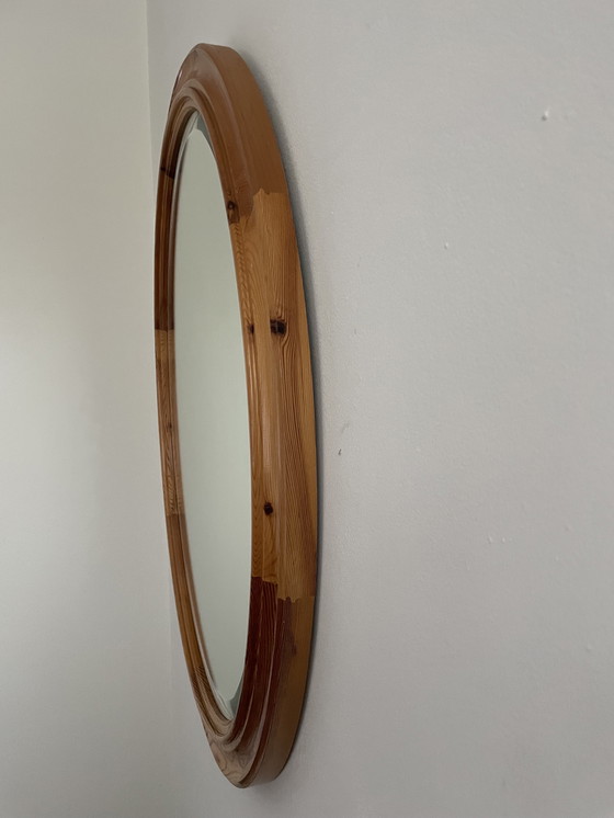 Image 1 of Specchio ovale vintage in legno di pino