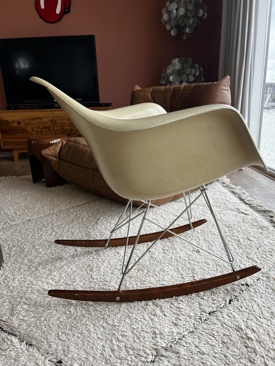 Originele Vitra RAR Rocking Chair Jaren 50 – Schommelstoelen, Fiberglass (photo 3 of 7)