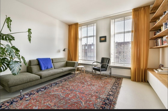 Image 1 of Leolux bank met beschadiging 