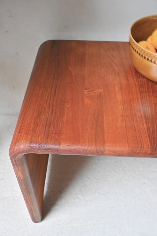 Organischer Beistelltisch aus Teak Hornbæk Möbelfabrik