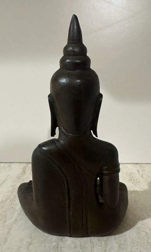 Vroege bronzen zittende Boeddha uit Ayutthaya, met vlamvormige bekroning, sporen van originele vergulding, 15e-16e eeuw Thailand