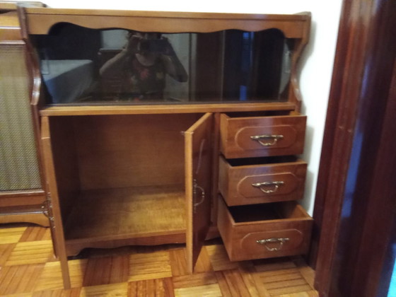 Classic wooden sideboard cabinet / display case in perfect condition, Artisan, Crystal, Brown (photo 3 of 6)