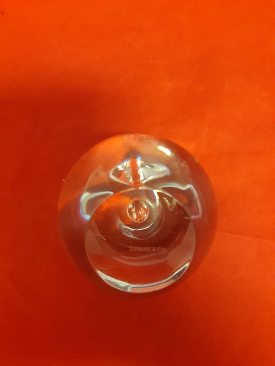 Image 1 of Tiffany & Co. Pisapapeles de cristal manzana