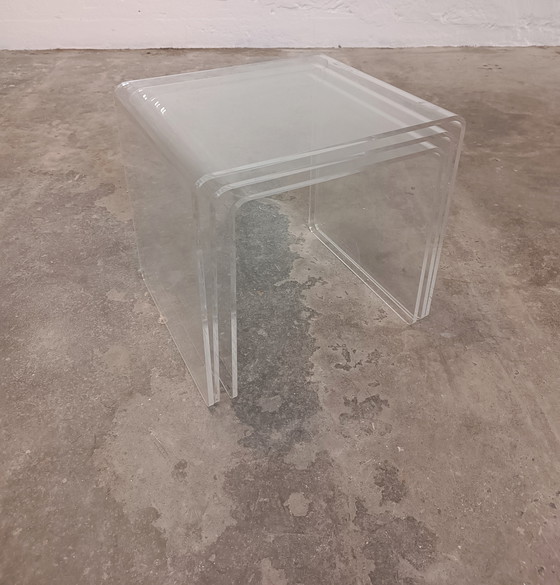 Image 1 of Ensemble de 3 tables gigognes vintage en plexiglas