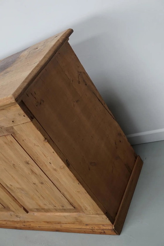 Image 1 of Mobiletto rustico da farmacia tedesco d'epoca / bancone da negozio in pino, anni '30