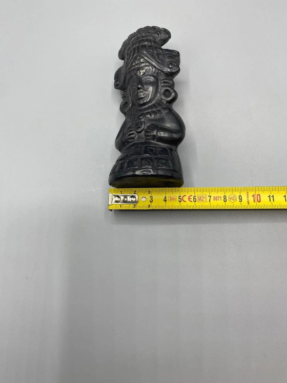 Statuetta raffigurante una dea con copricapo a ventaglio, in stile messicano. – Stoviglie (photo 6 of 6)