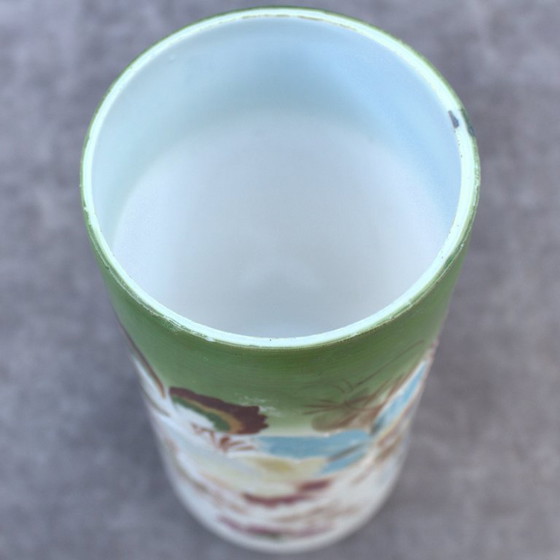 Image 1 of Vaso antico in opalino con dipinto floreale