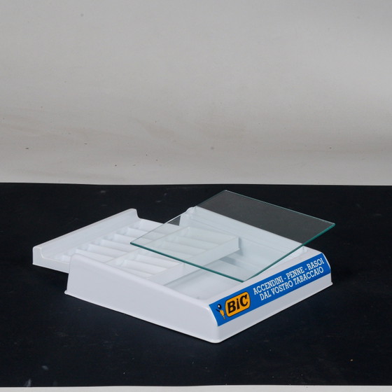 BIC Feuerzeuge Werbe-Thekendisplay – Vitrine, Glas, Industrieel (photo 4 of 7)