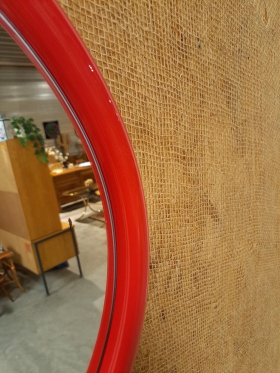 Image 1 of Ovale rode kunststof spiegel uit Denemarken