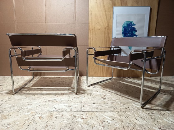 Image 1 of Poltrone Knoll Wassily B3 2 nuove/usate in pelle color noce di Marcel Breuer € 4.400