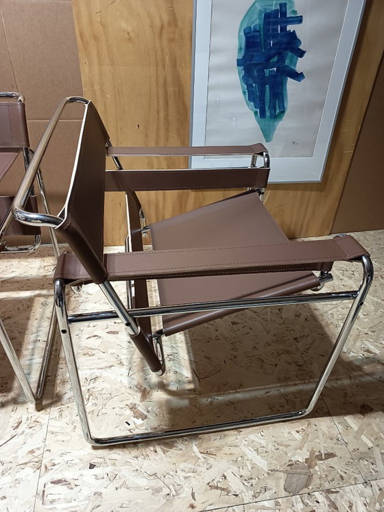Image 1 of Poltrone Knoll Wassily B3 2 nuove/usate in pelle color noce di Marcel Breuer € 4.400