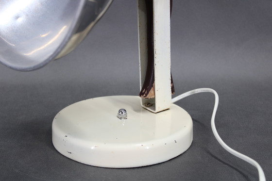 Image 1 of 1950er Tischlampe mit Aluminium-Lampenschirm, Tschechoslowakei